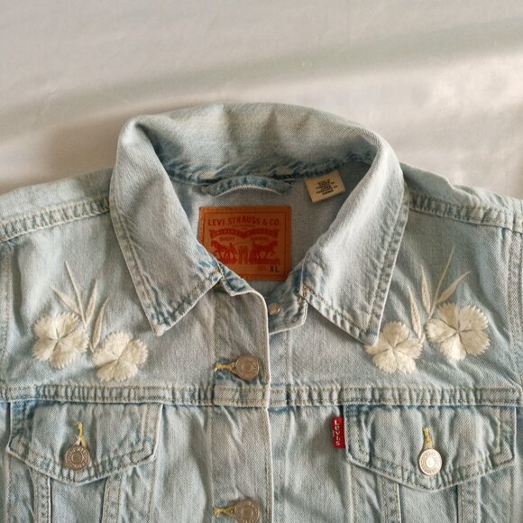 Levi's® light wash with floral embroidery Original Trucker Jacket Size XL - Picture 4 of 10